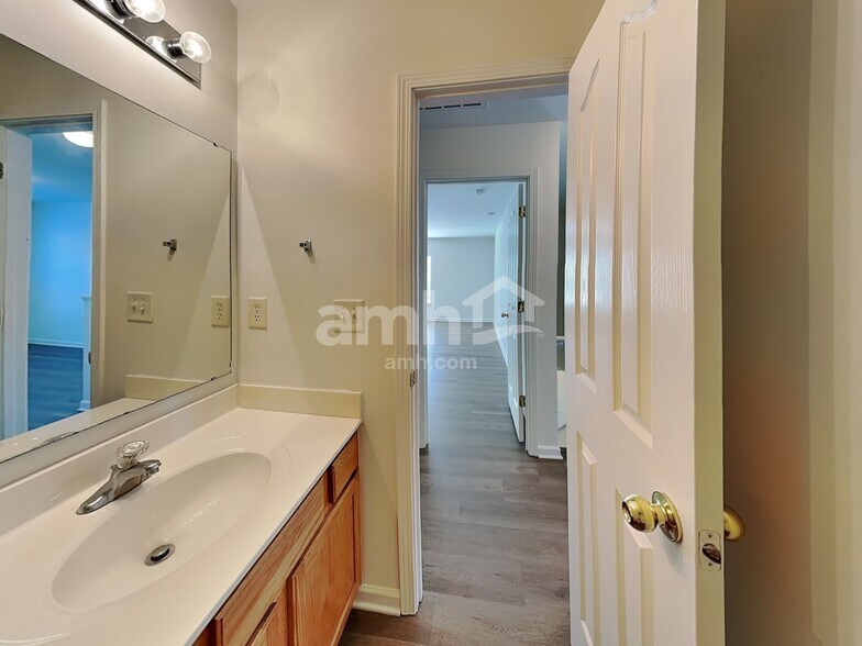 Building Photo - 2101 Trace Creek Dr