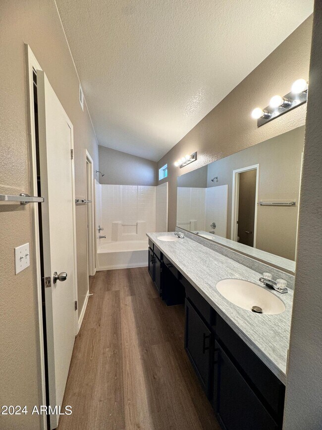 Building Photo - 10453 N 76th Dr