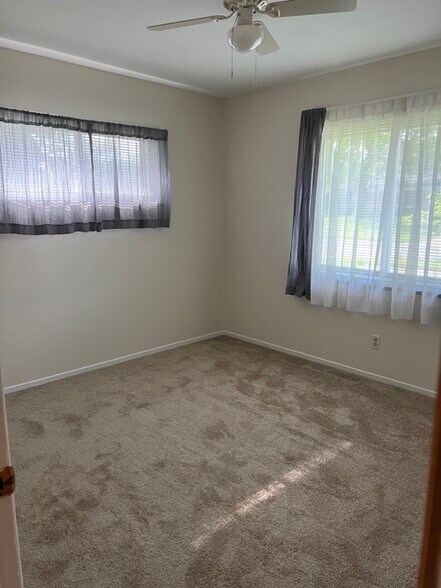 Building Photo - 1020 Hollendale Dr