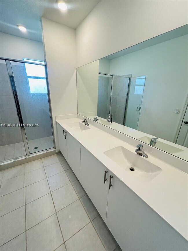 Building Photo - 2617 SE 10th St