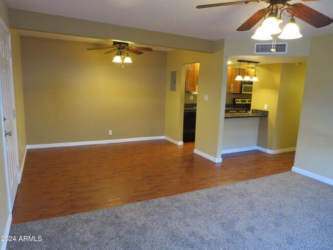 Building Photo - Condo in Mesa on second floor