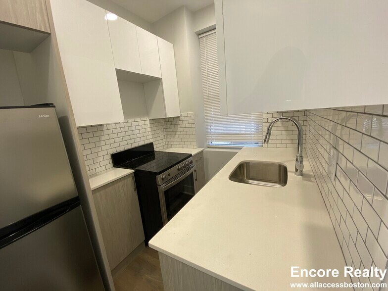 Building Photo - 110 Park St