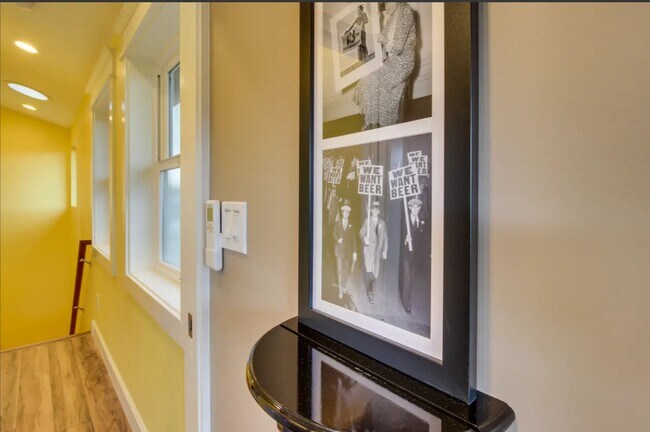 Building Photo - 6625 Amherst N St