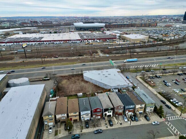 Building Photo - 711 Bergen St