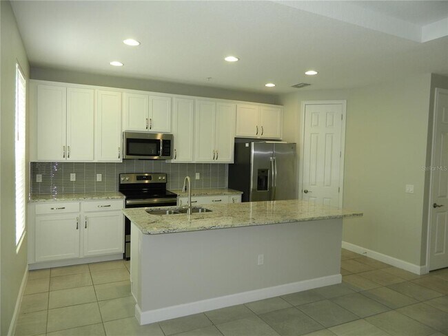 Building Photo - 1330 Bolton Pl
