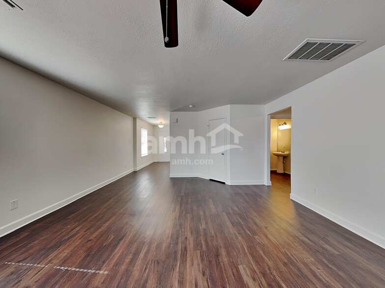 Building Photo - 14231 Bonham Oaks Ln