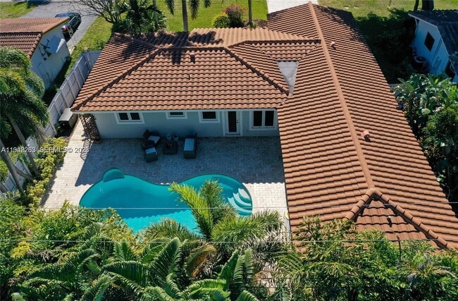 Building Photo - 2011 NE 31st Ct