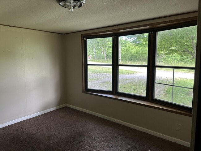 Building Photo - 1967 Chatsworth Ln