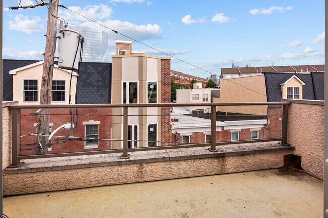 Building Photo - 2608 Webster St
