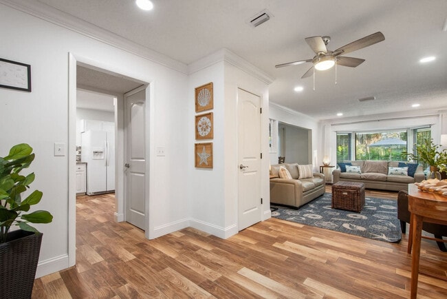 Building Photo - 612 Montezuma Dr