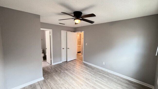 Building Photo - Timeless Charm Meets Modern Living — A 2BD/2BA Casselberry Gem You’ll Fall In Love With! WASHER &...