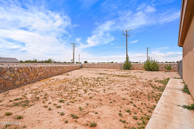 Building Photo - 618 Rafael Marmolejo St