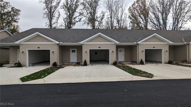 Primary Photo - 640 Treadway Blvd