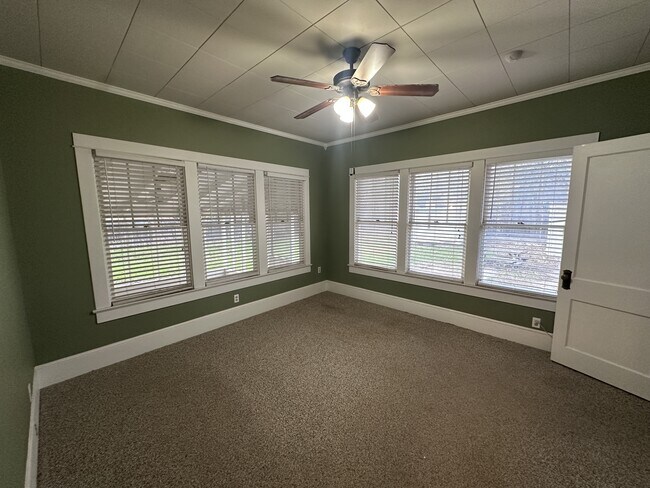 Building Photo - 215 N Washington St