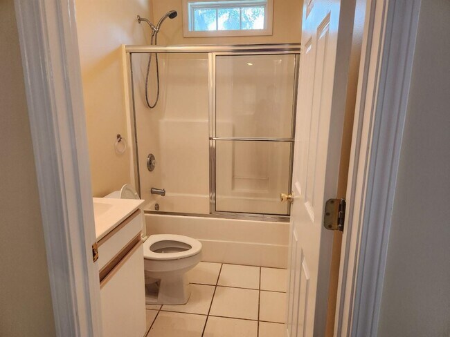 Building Photo - 33 Golf View Ct