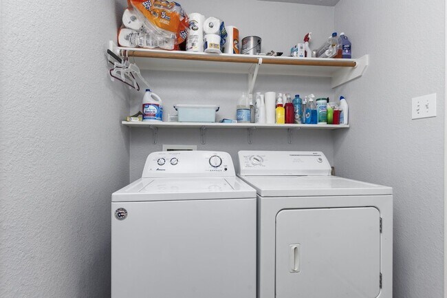 Building Photo - 29326 Legends Green Dr