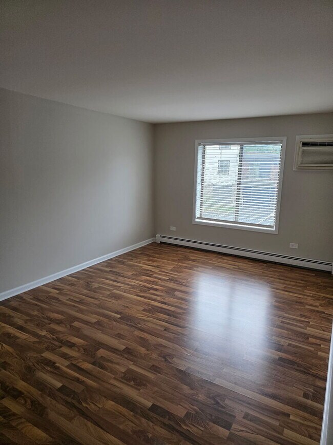 Building Photo - 412 E Bailey Rd