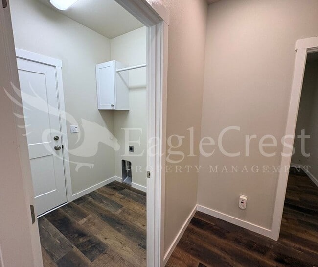 Building Photo - Three Bedroom, Two Bathroom Home in Eastgate