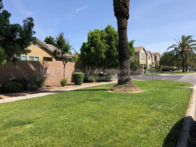 Building Photo - 4437 W Pinsapo Dr