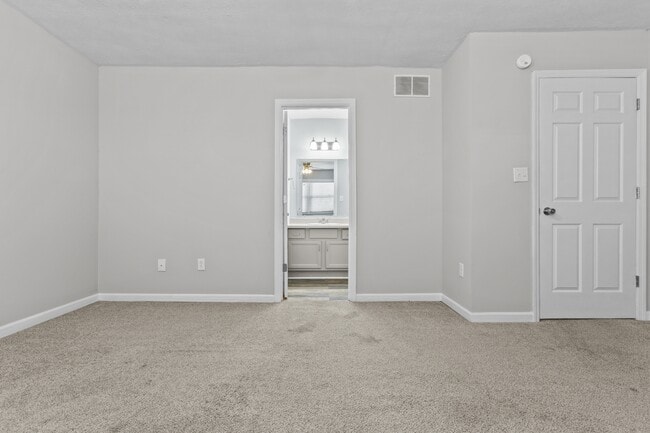 Building Photo - 1658 Foxhaven Dr