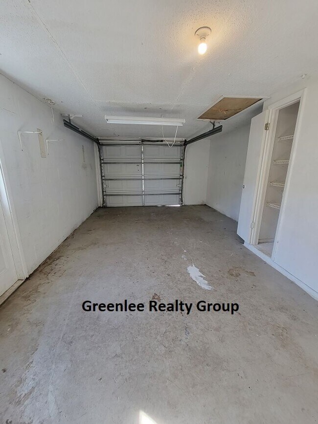 Building Photo - Beautiful Updated 2 Bed/1Bath Home in Port...