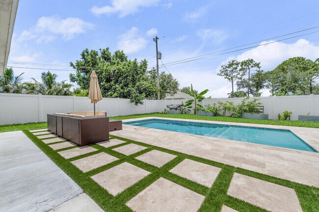 Building Photo - 1280 SW Kalevala Dr