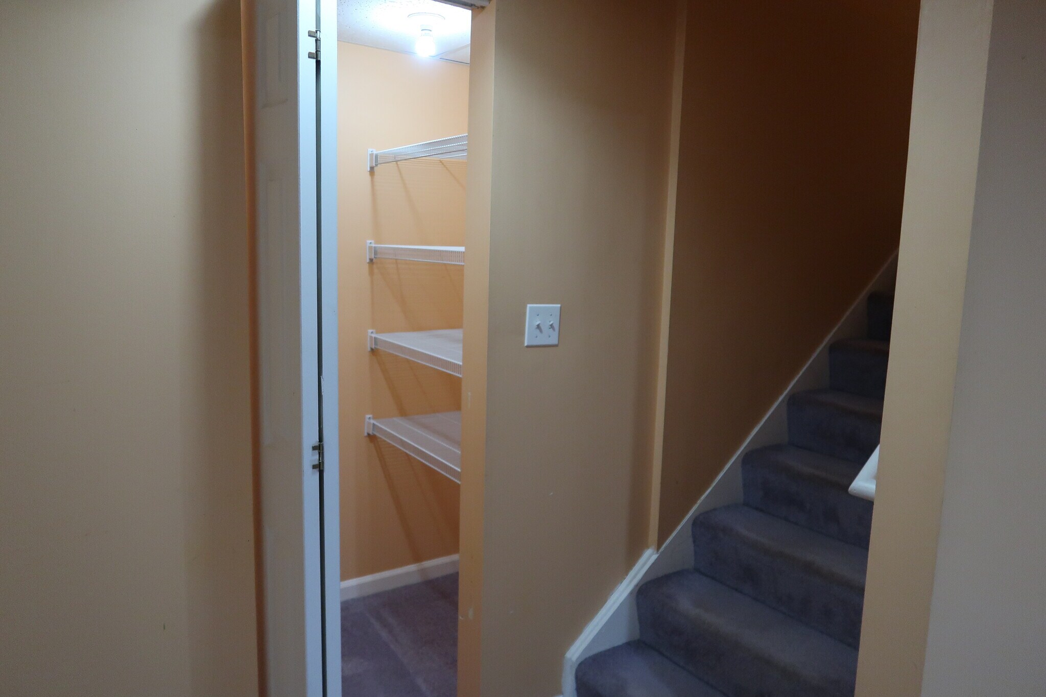 Building Photo - 707 Red Oak Ct