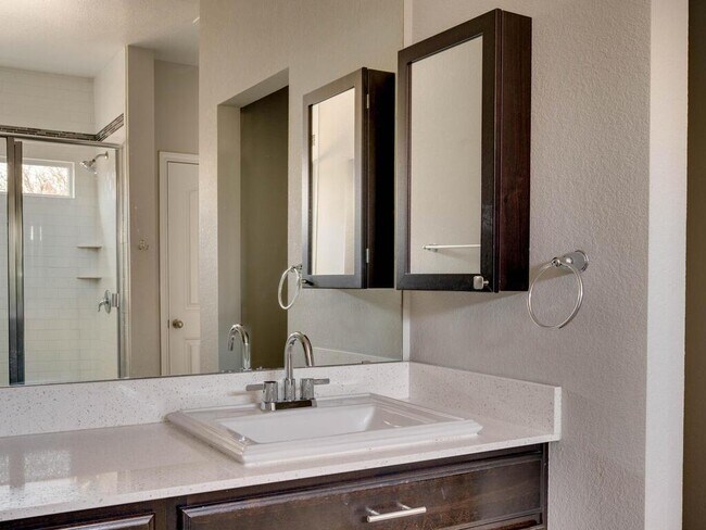 Building Photo - 688 Donegal Ln