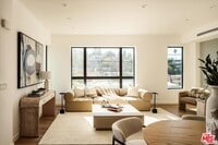 Building Photo - 2822 1/2 Avenel St