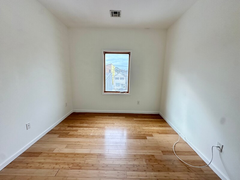 Building Photo - 41-43-43 Manufacturers Pl