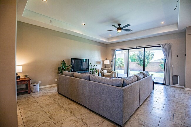 Building Photo - Beautiful 4 bedroom 2.5 bathroom