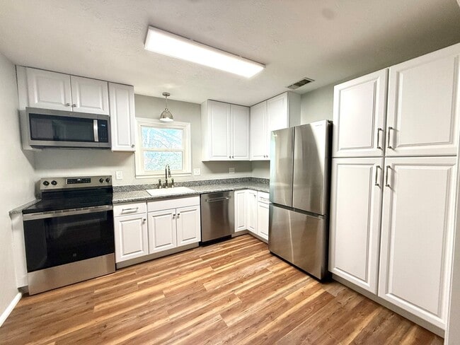 Building Photo - 329 W Main St