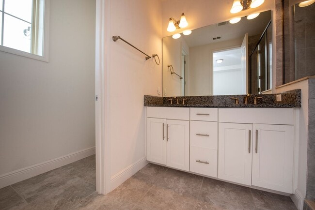 Building Photo - Two story Townhouse 2-bedroom, 2.5 bath in Eagle Creek of Lake Nona