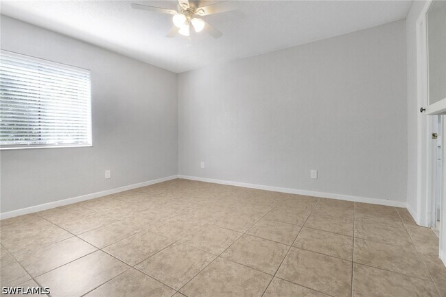 Building Photo - 4635 Bayshore Dr