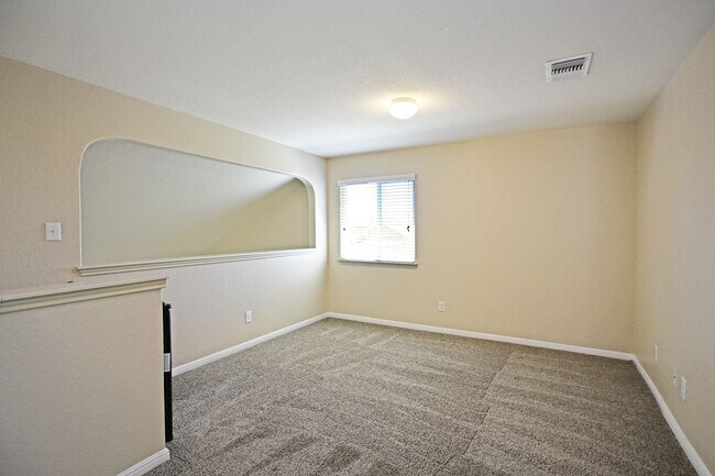 Building Photo - 2231 Hawk Dr