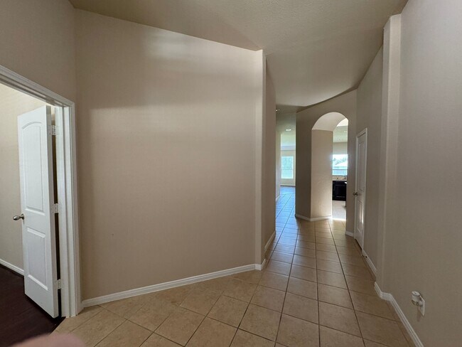 Building Photo - 19038 W Windhaven Terrace Trail