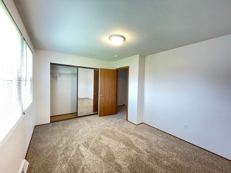 Building Photo - 5049 Catawba Dr