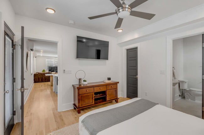 Building Photo - Fully Furnished Downtown Rental