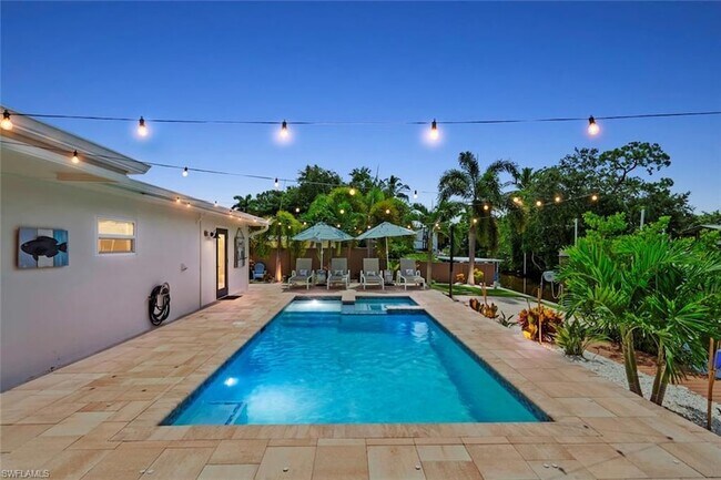Building Photo - 2736 Riverview Dr