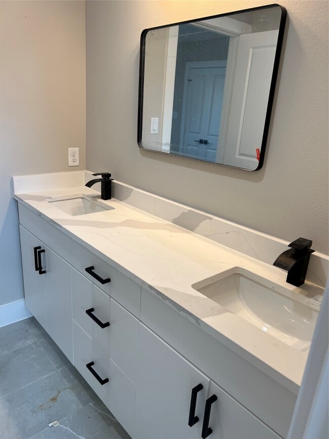 Building Photo - 2603 Piemonte Ave