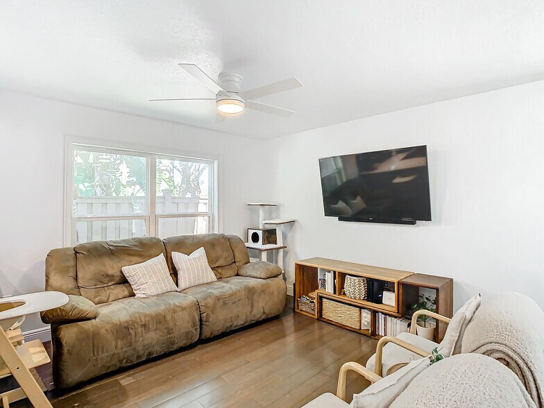 Living - 1503 Wise Ave