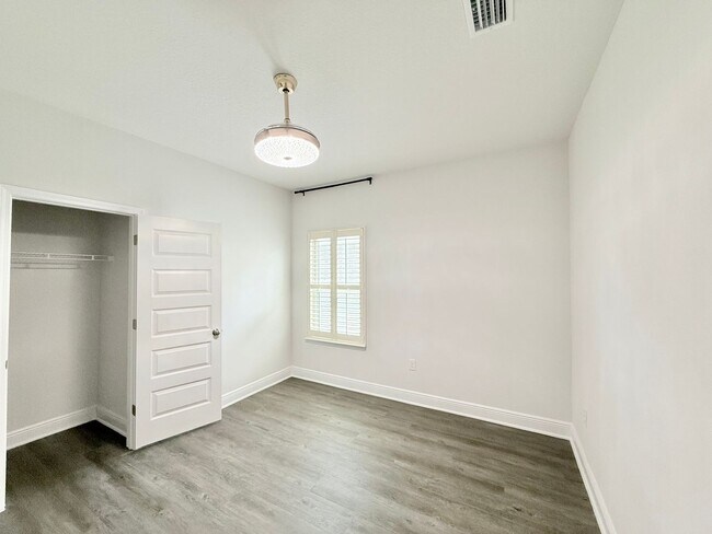 Building Photo - Spacious 4-Bedroom Home - Community Pool