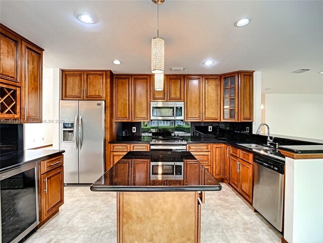 Building Photo - 9884 SW 154th Ct