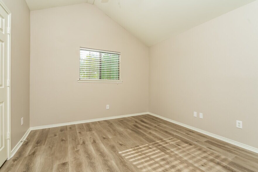 Building Photo - 602 Laurel St