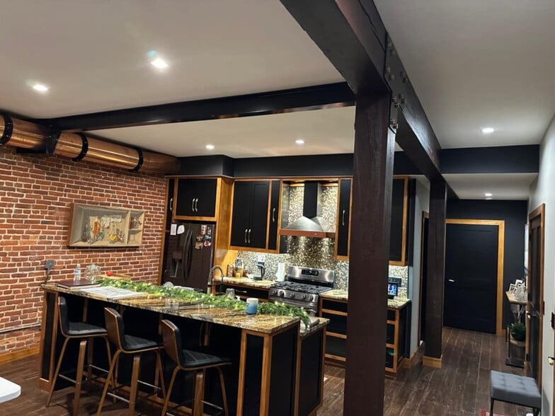 Building Photo - 98 Genesee St