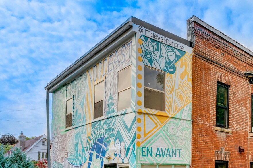 Building Photo - 1322 NE Lowry Ave