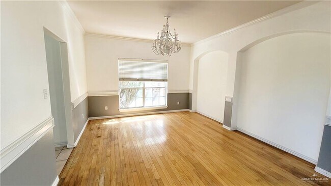 Building Photo - 25 El Jardin St