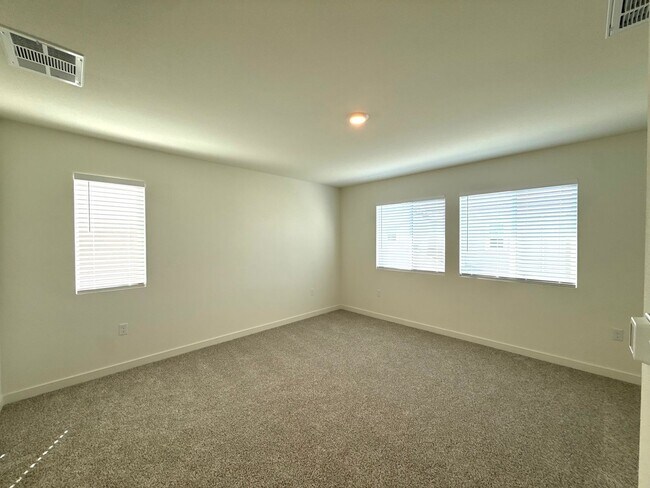 Building Photo - 2024 Shady Tree Cir