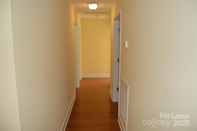 Building Photo - 132 Springfield Rd