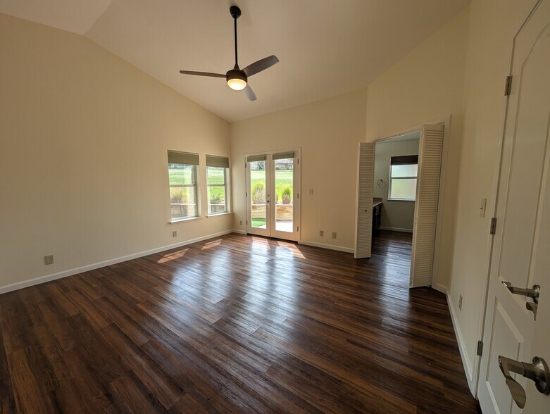 Building Photo - 520 Bobbys Ln